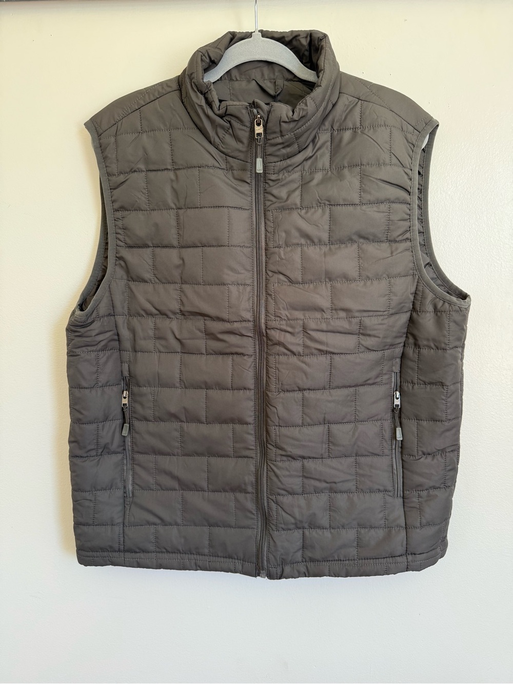 Men's Quilted Zip-Front Vest in Charcoal